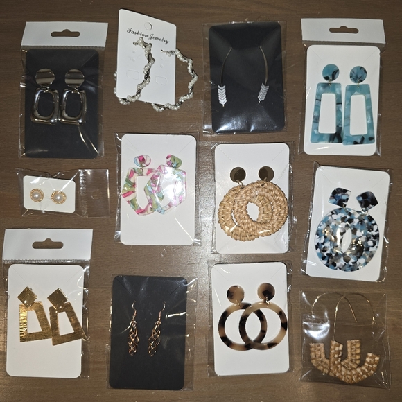 Mystery Earring Bundle! The More You Bid, The More You Get! - Picture 9 of 17